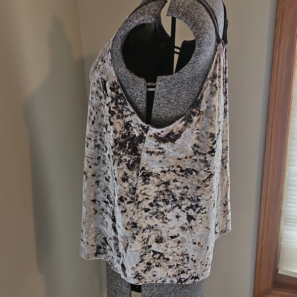 American Eagle Outfitters velour tank - Picture 3 of 6